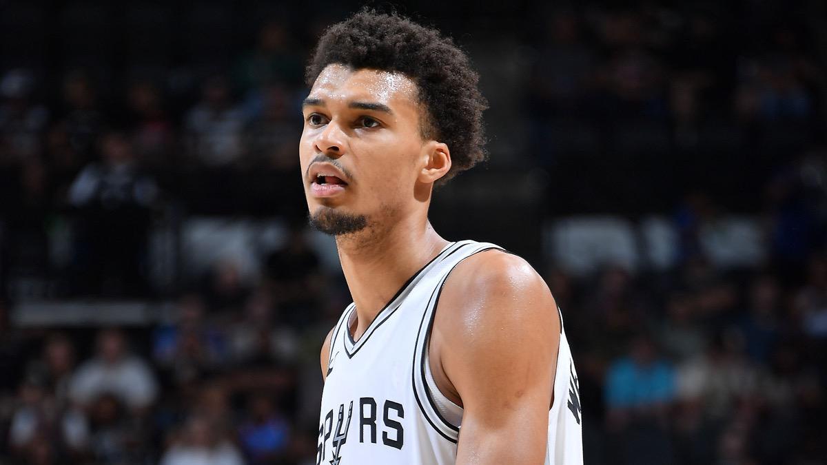 文班亚马生涯高光时刻:那些让NBA颤抖的表演