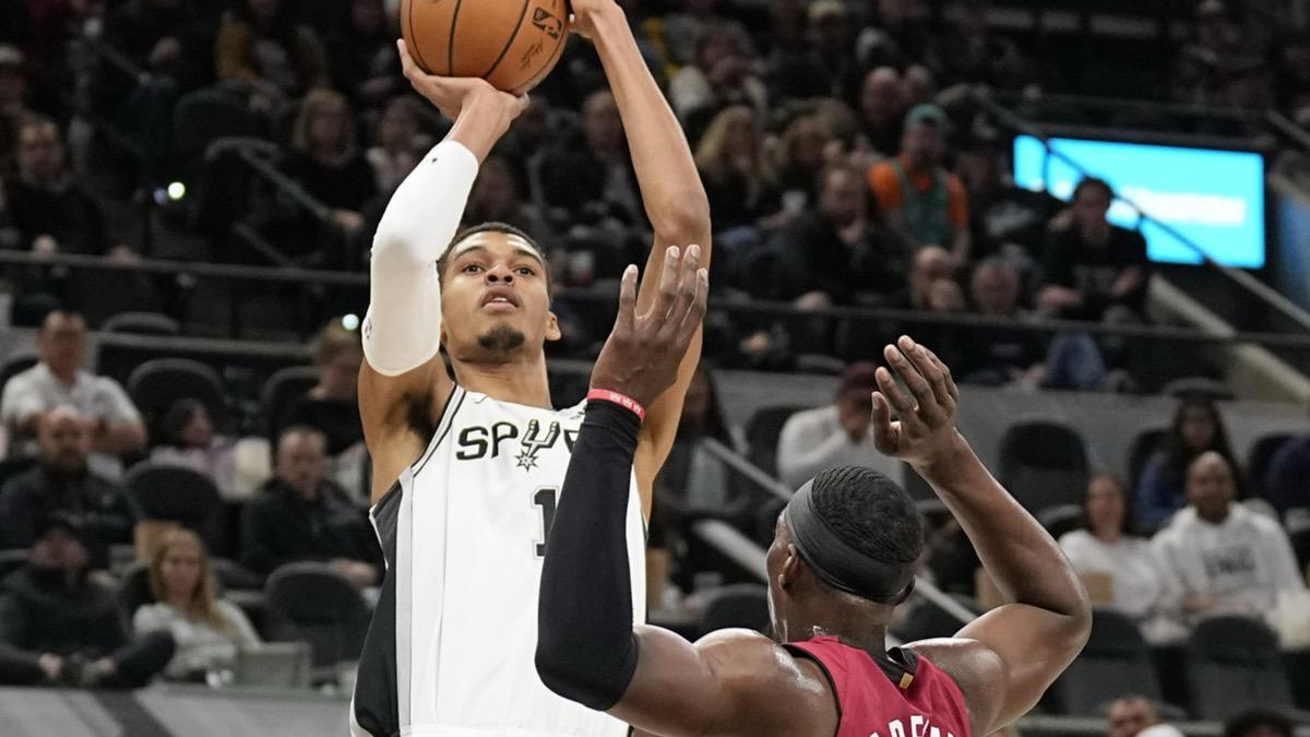 文班亚马最新消息：39分8记三分职业新高，马刺125-116力克凯尔特人