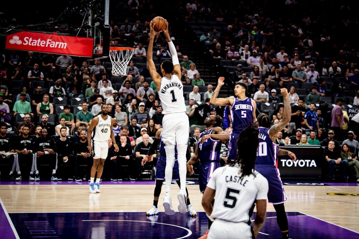 文班亚马领马刺50胜·MVP排名跃升第二：三年的时间，柔道教给他的比任何人想象的都多