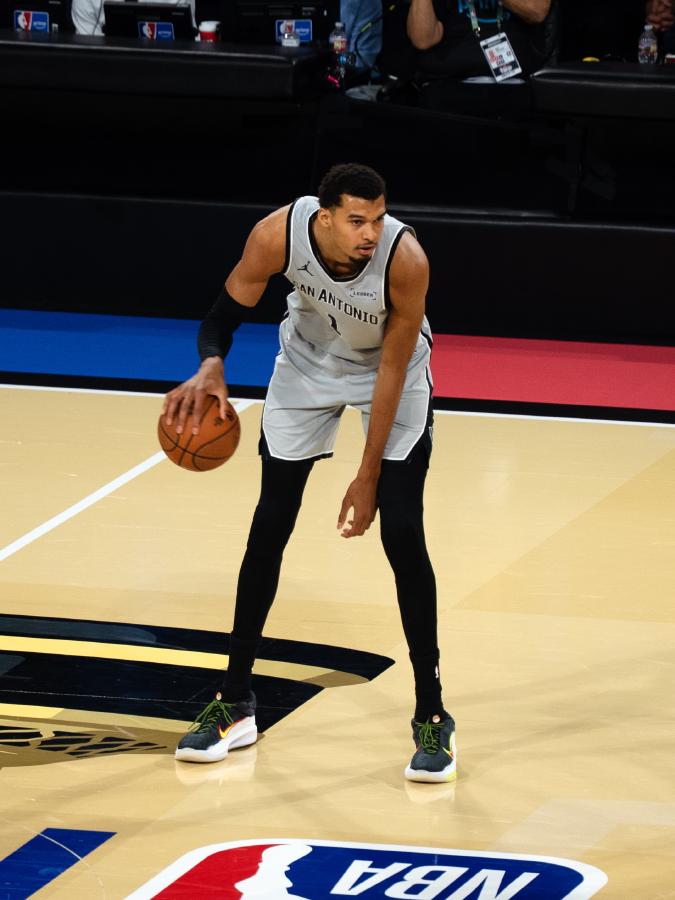 文班亚马封盖集邮完成：历史首人封盖全联盟30队，马刺9连胜冲击西部第一