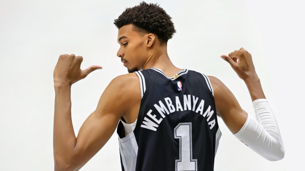 文班亚马2026年2月横扫月度三奖：史上首支西区全包揽球队