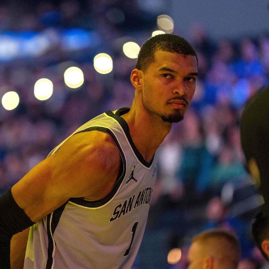 文班亚马肋骨挫伤缺阵：MVP门槛差一步，周五能否复出？